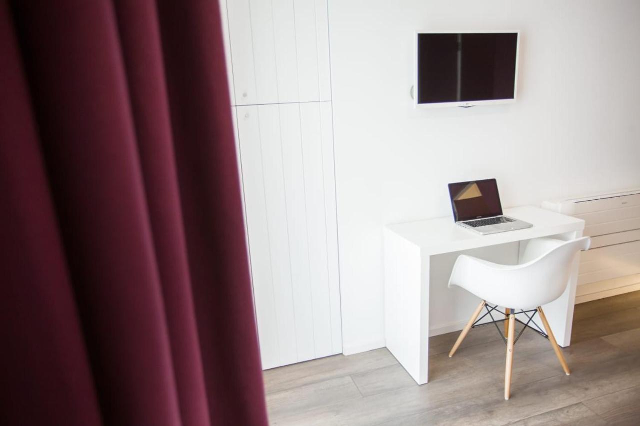 Dimora Mefite-Camere Con Bagno Privato E Self Check-In 马泰拉 外观 照片